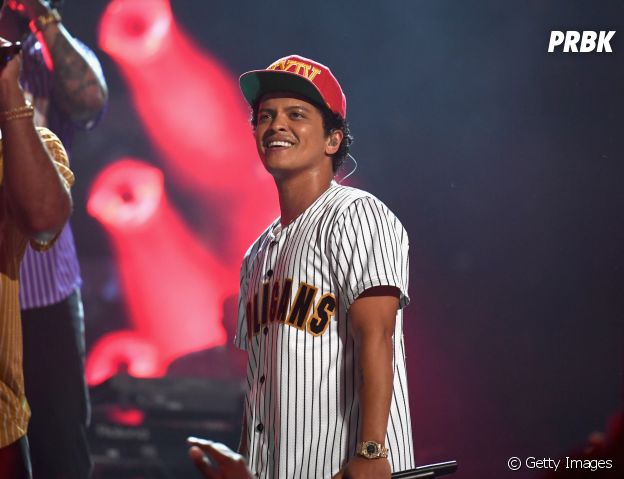 Bruno Mars é líder de indicações do AMAs 2017