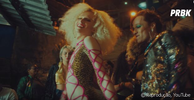 Anitta convidou drag queens para o clipe "Vai Malandra"
