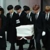 Fotos do funeral de Jonghyun, integrante do grupo de k-pop SHINee