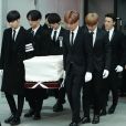 Fotos do funeral de Jonghyun, integrante do grupo de k-pop SHINee