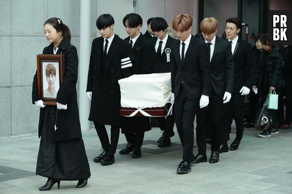 Fotos do funeral de Jonghyun, integrante do grupo de k-pop SHINee