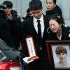 Fotos do funeral de Jonghyun, integrante do grupo de k-pop SHINee
