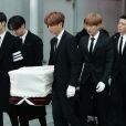 Fotos do funeral de Jonghyun, integrante do grupo de k-pop SHINee
