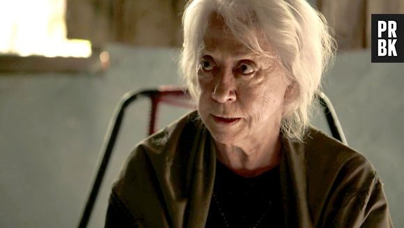 Em "O Outro Lado do Paraíso": Mercedes (Fernanda Montenegro) tem mau presságio sobre Raquel (Érika Januza) e conta para Josafá (Lima Duarte)