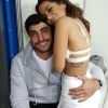 Anitta e marido brincam na neve e cantora faz boneco de gelo