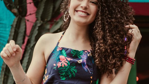 Apaixone-se por Graciely Junqueira, diva cacheada amiga de Giovanna Chaves e João Guilherme!