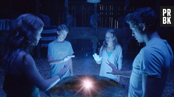 "Under The Dome" envolve mistérios entre os jovens da cidade!