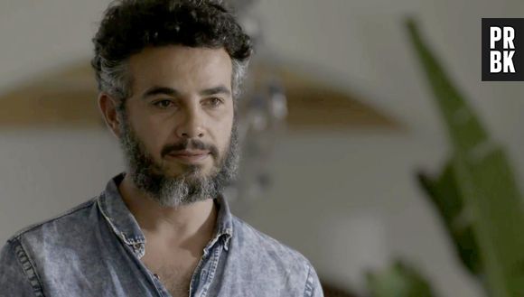 Em "O Outro Lado do Paraíso": Juvenal (Anderson Di Rizzi) fica chocado ao descobrir que Desireé (Priscila Assum) é homem