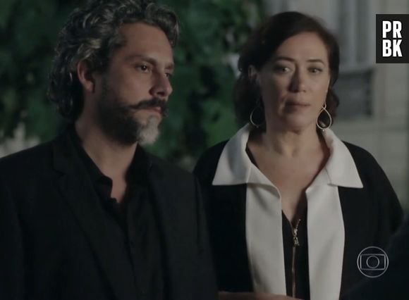 José Alfredo (Alexandre Nero) bebe de mais e acorda ao lado de Maria Marta (Lilia Cabral) em "Império"