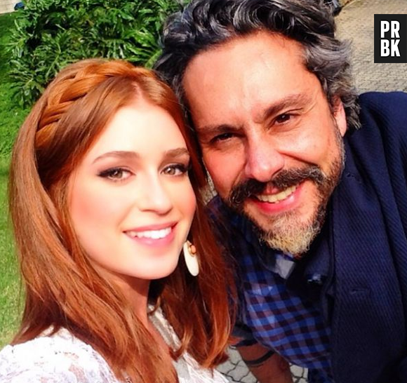 Marina Ruy Barbosa e Alexandre Nero fazem selfie durante as gravações