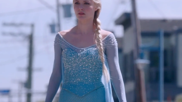 Na 4ª temporada de "Once Upon a Time": Elsa aparece surpreendendo os personagens