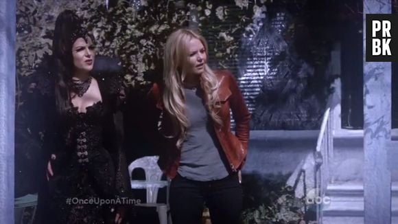 Regina (Lana Parrilla) avisa para Emma (Jennifer Morrison) que elas terão problemas em "Once Upon a Time"