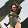 Jesy Nelson acaba mostrando demais depois de exagerar na bebida