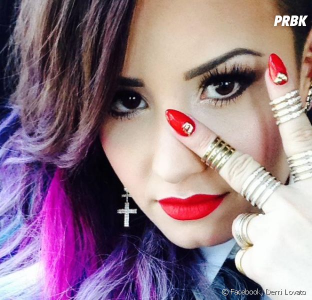 Demi Lovato aposta em cabelos coloridos