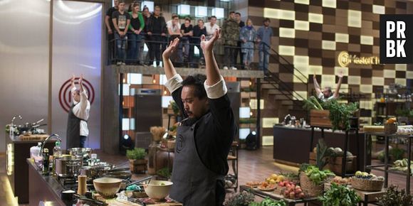 No "MasterChef Profissionais", Alex não apresenta um bom prato e deixa o programa