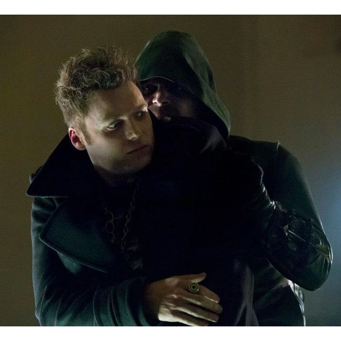 Na primeira temporada de &quot;Arrow&quot;, Oliver (Stephen Amell) capturou e mandou Conde (Seth Gabel) para a prisão de Starling City!