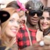 Soulja Boy faz selfie com as dançarinas do clipe "Brazil We Flexing"