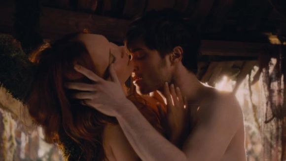 Daniel Radcliffe e Juno Temple fazem pegação quente no filme "Horns"