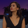 No Natal, Nina Dobrev ganhou um macacão de bebê de sua mãe, que quer ser avó