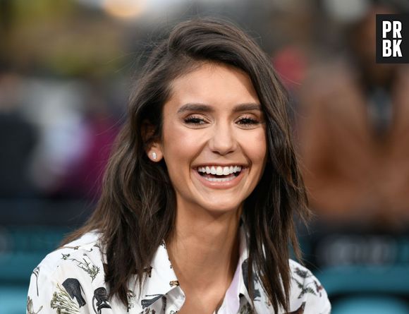 Nina Dobrev se diverte contando como sua mãe pede para ser avó