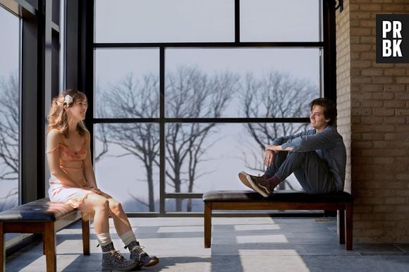 "A Cinco Passos de Você", novo filme de Cole Sprouse, tem uma história bem parecida com "A Culpa é das Estrelas"