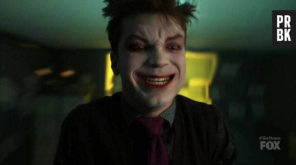 Em "Gotham", Jeremiah (Cameron Monaghan) morre e Barbara (Erin Richards) comemora