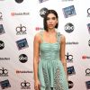 Dua Lipa reclama de atitudes nas redes sociais: "Nós amamos pregar sobre feminismo e irmandade, mas parece que é tudo pelo status"