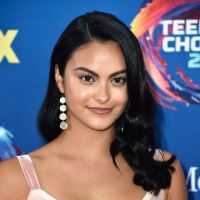Camila Mendes pediu para os seus fãs brasileiros a ensinarem algumas gírias e o resultado foi esse: