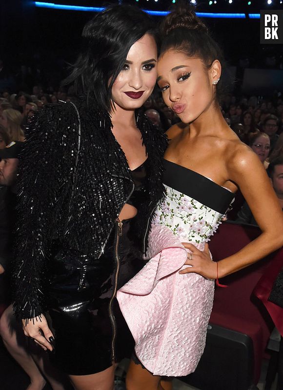 Ariana Grande dá resposta em fã que falou sobre sua amizade com Demi Lovato