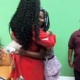 IZA recebeu crianças em seu camarim num show de Ribeirão Preto