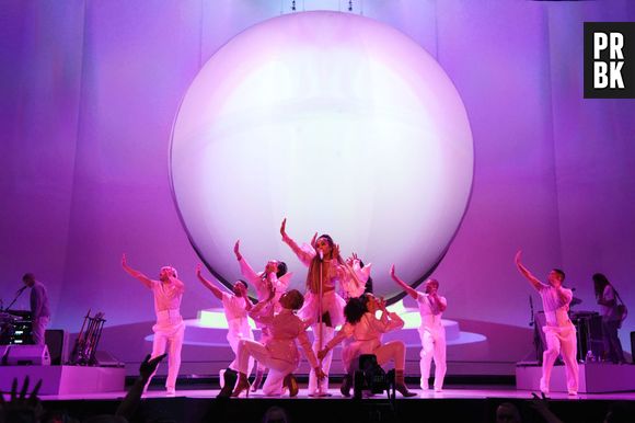 Ariana Grande está arrasando na "Sweetener World Tour", né?