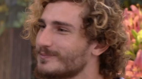 Paula, do "BBB19", causa o maior climão (pra variar) com Alan ao perguntar de Hana e Carol Peixinho