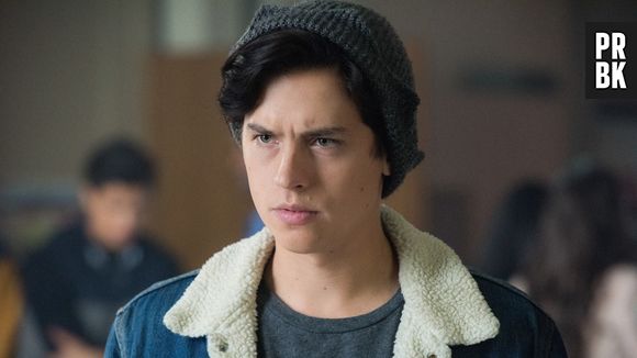 Em "Riverdale": Jellybean (Trinity Likins), irmã de Jughead (Cole Sprouse), é levada para o Rei Gárgula