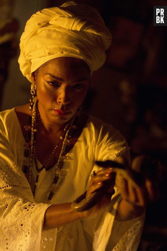 Em "American Horror Story: Coven", Marie (Angela Bassett) quer a morte de Fiona (Jessica Lange)
