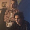 "Riverdale": Betty (Lili Reinhart) e Jughead (Cole Sprouse) descobrem que Jason pode estar vivo!
