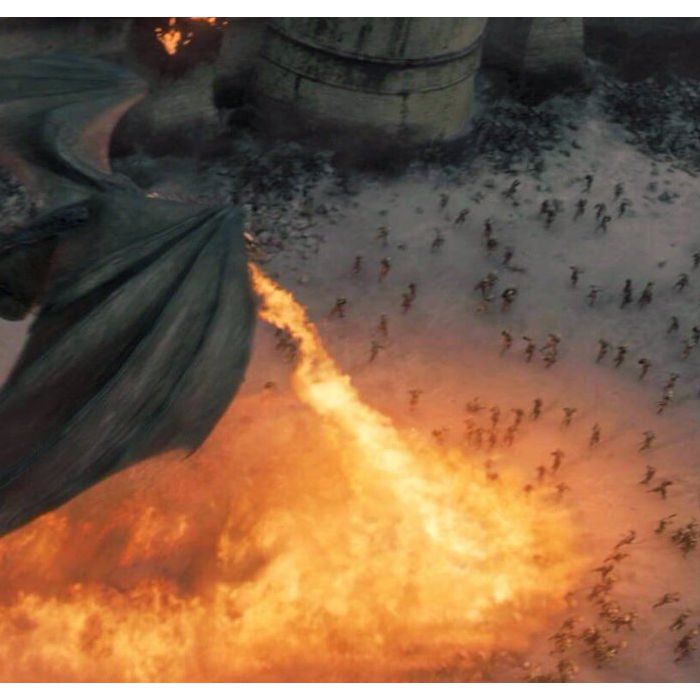 Final &quot;Game of Thrones&quot;: Daenerys (Emilia Clarke) taca fogo em Porto Real e deve ser a nova Rainha