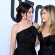 "Friends": Courtney Cox e Jennifer Aniston interpretam as melhores amigas Monica e Rachel no sitcom americano
