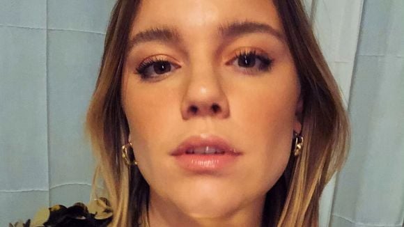 Alice Wegmann faz ensaio nu e arrasa falando sobre autoaceitação e empoderamento