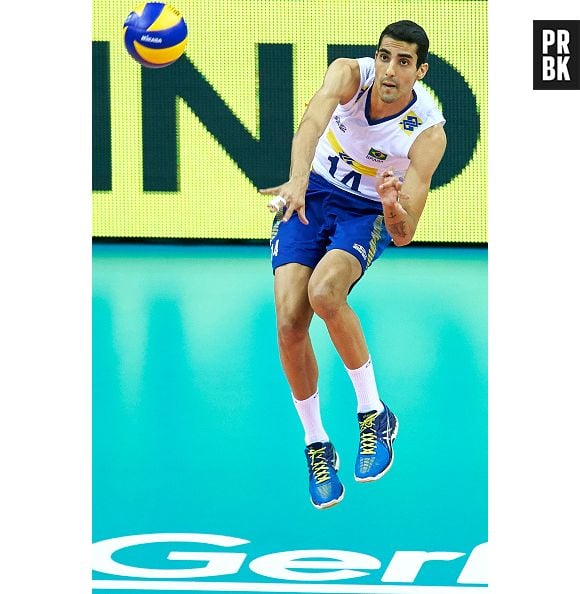 Vem ver a declaração do jogador da Seleção Brasileira de Vôlei para o namorado com música do BTS