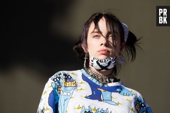 Que tal guardar os celulares e aproveitar o momento? Foi o pedido de Billie Eilish para seus fãs no último domingo (30)