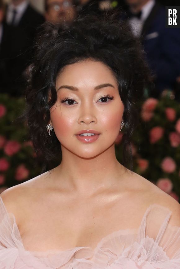 Lana Condor fala sobre ansiedade em canal no Youtube que pretente desmistificar o transtorno