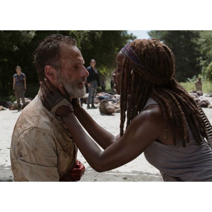 Há quem diga que Michonne (Danai Gurira) sairá de &quot;The Walking Dead&quot; para procurar Rick (Andrew Lincoln)