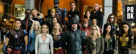 Fãs de "Arrow" esperam grandes retornos e reviravoltas no crossover