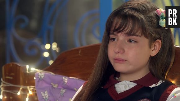 "As Aventuras de Poliana": Poliana (Sophia Valverde) reclama do bullying que anda sofrendo