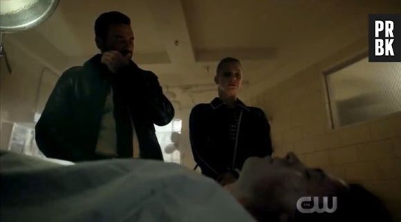 "Riverdale": Lili Reinhart dá a entender que Jughead (Cole Sprouse) pode não ter morrido