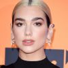 Dua Lipa explica que acha melhor usar redes sociais em "mordidas pequenas"