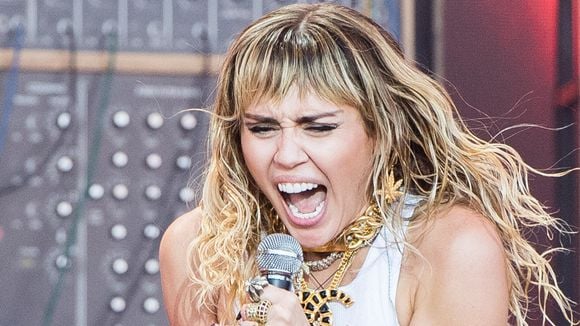 Miley Cyrus ficará sem cantar por um tempo para se recuperar de cirurgia nas cordas vocais
