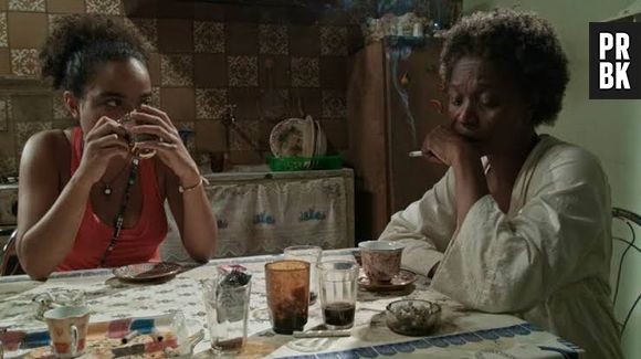 O drama "Café com Canela" conta a história de uma aluna que ajuda a professora a superar a depressão