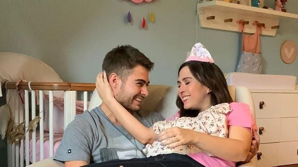 Tatá Werneck e Rafael Vitti imitam Clara Maria dormindo e o resultado não podia ser mais fofo