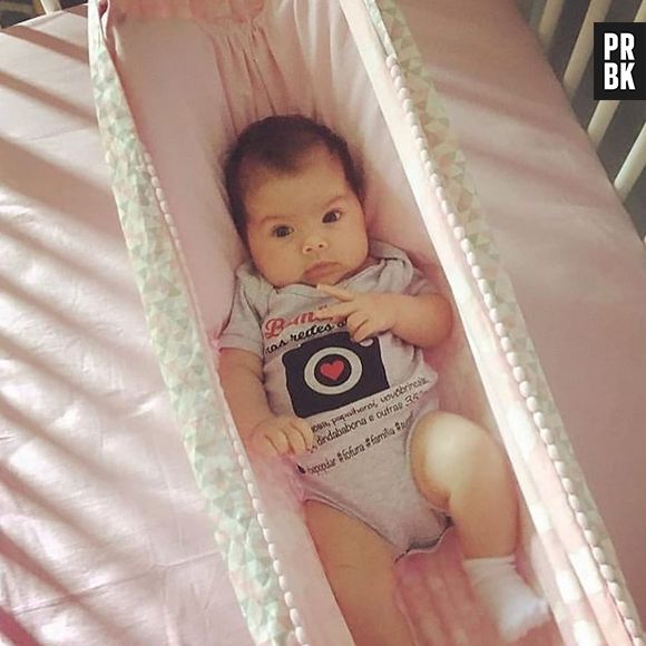 Clara Maria surge em vários momentos hilários nas redes sociais de Tatá Werneck e Rafael Vitti